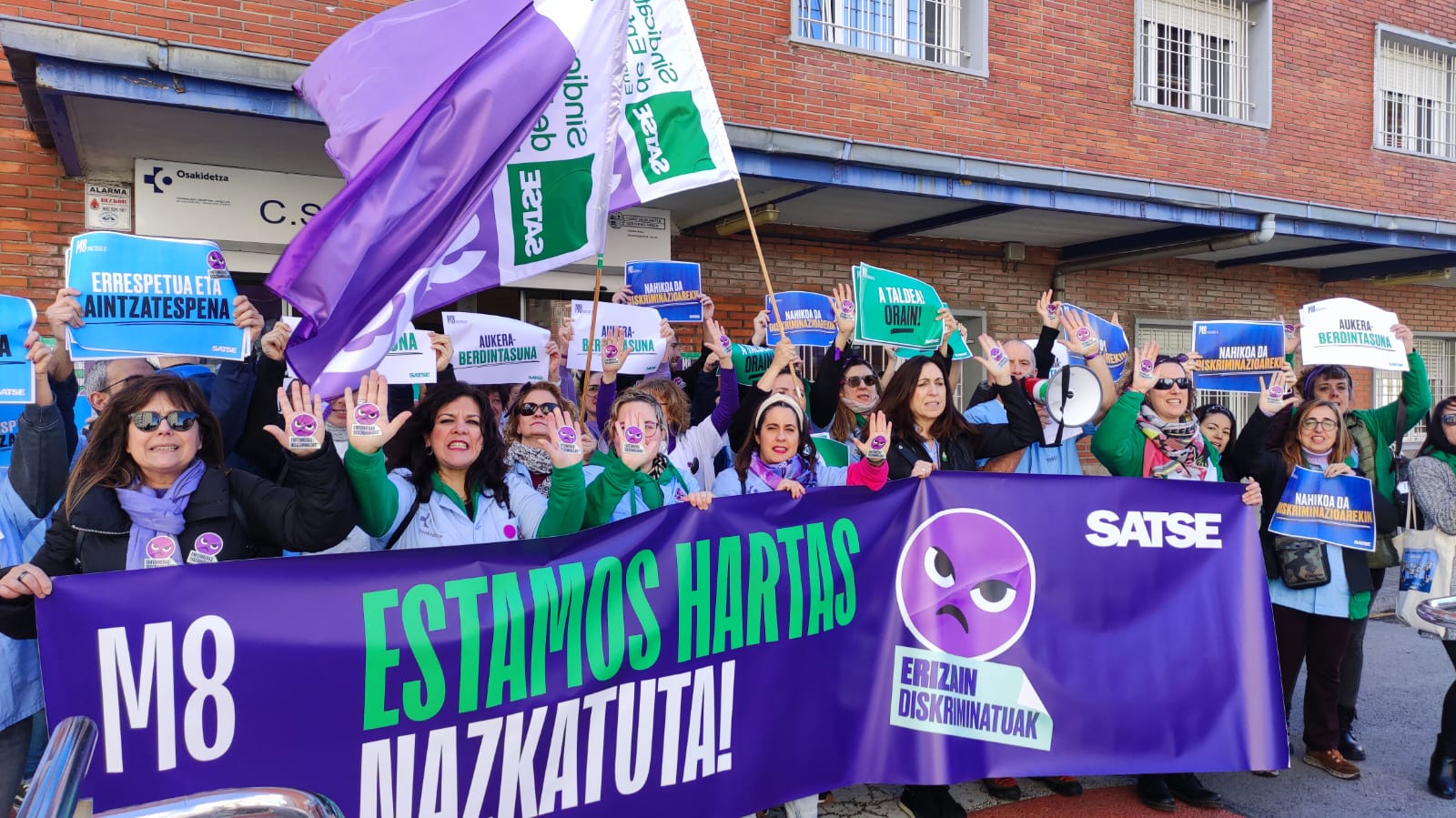 SATSE Euskadik erizainen diskriminazio profesionala ezabatzeko eta berdintasunean aurrera egiteko eskatu die alderdi politikoei